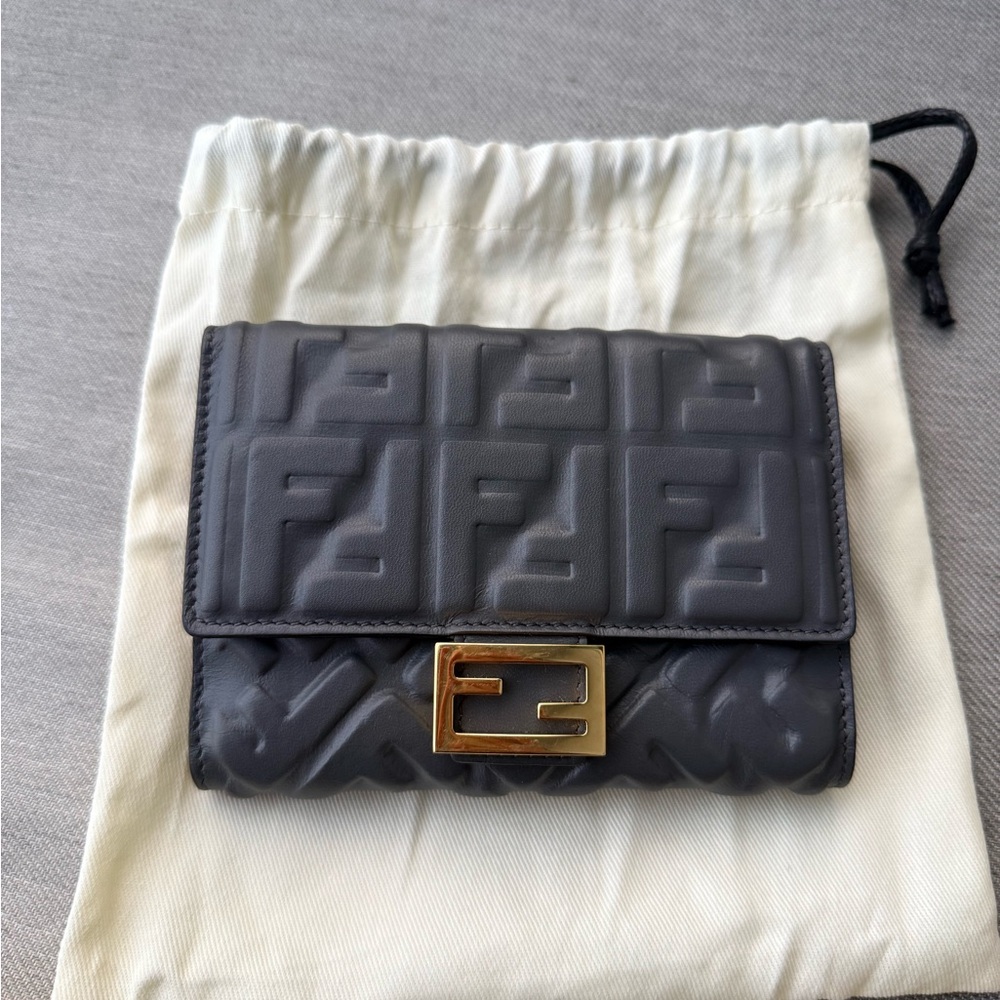 Fendi Nappa Matisse FFembo medium flap wallef